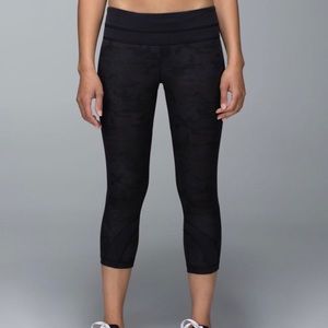 lululemon black camo run inspire crop